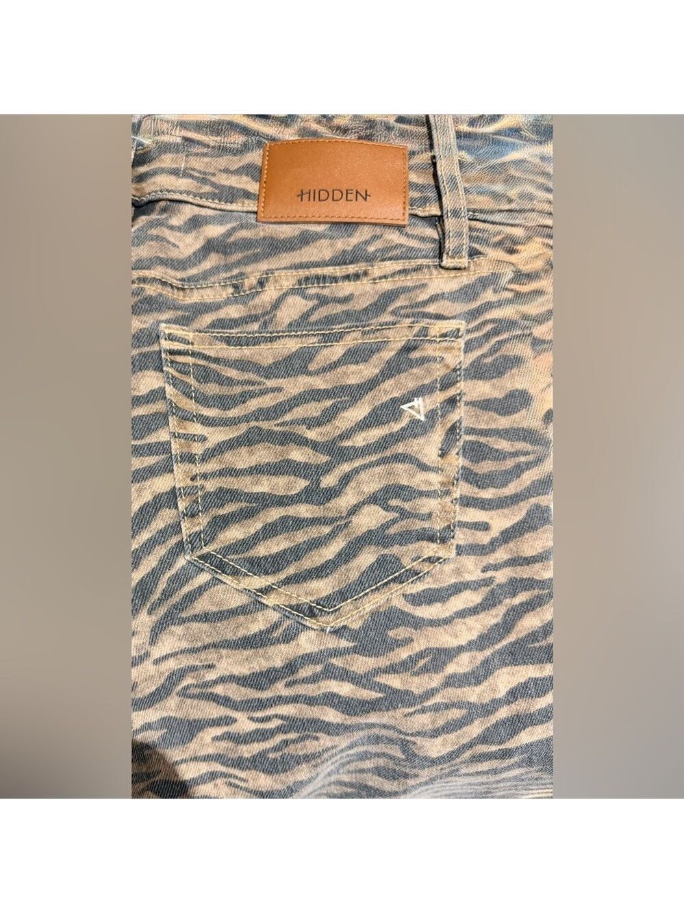 Hidden Logan Tiger Print High Rise Dad Jeans NWT - Picture 5 of 6